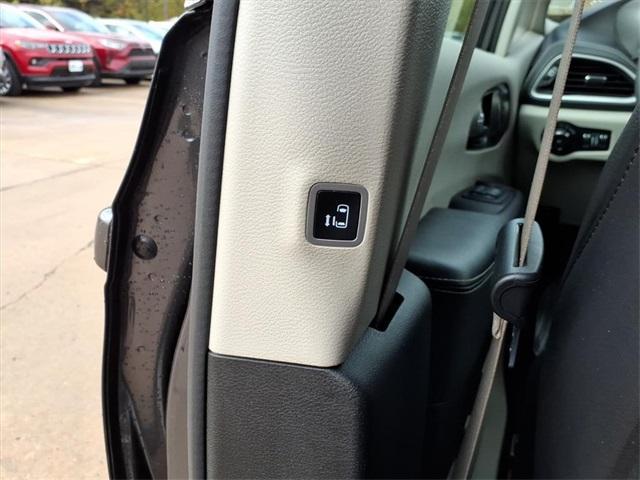 used 2022 Chrysler Pacifica car, priced at $29,888