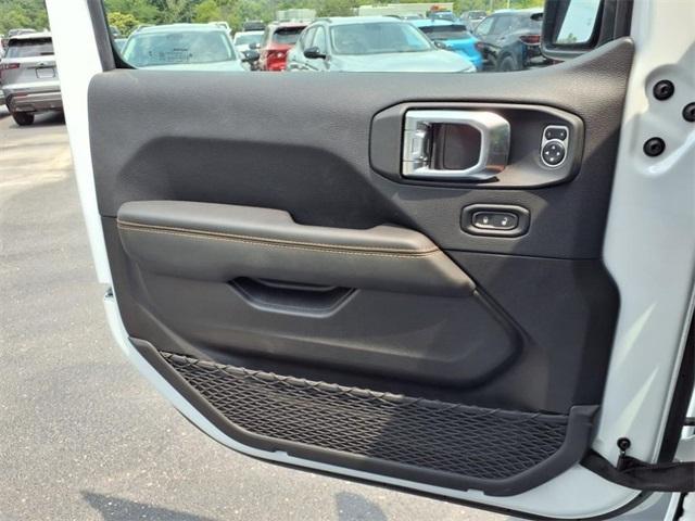 new 2025 Jeep Gladiator car, priced at $39,927