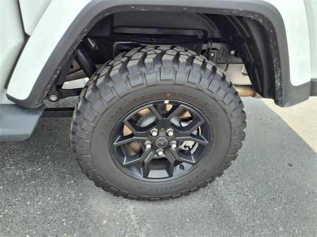 new 2025 Jeep Gladiator car, priced at $39,927