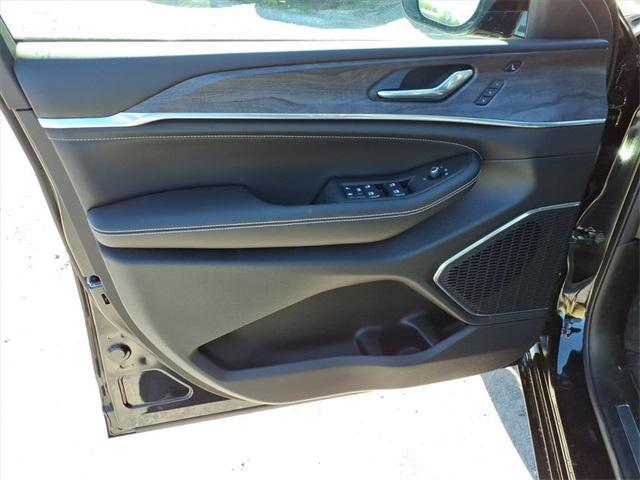 new 2025 Jeep Grand Cherokee car, priced at $55,135