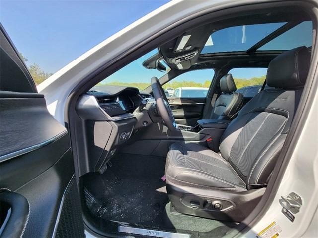 new 2025 Jeep Grand Cherokee car, priced at $52,261