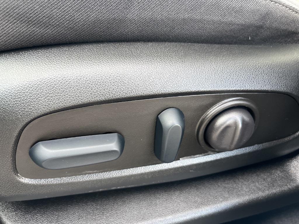 used 2023 Chevrolet Equinox car, priced at $19,099