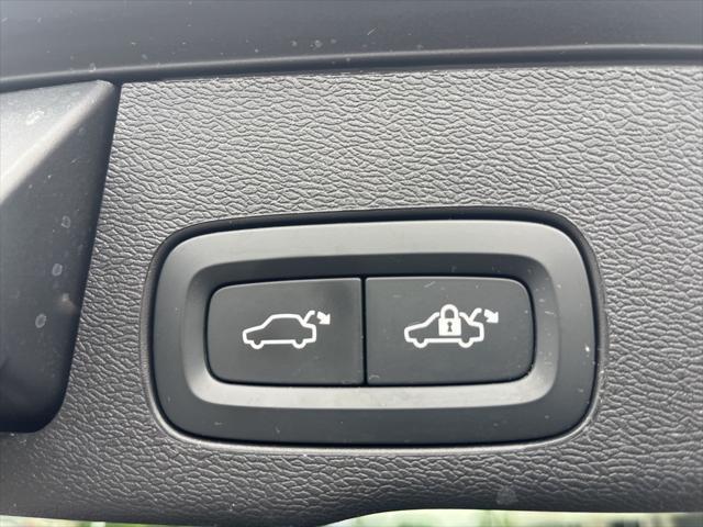 used 2022 Volvo XC60 car, priced at $32,980