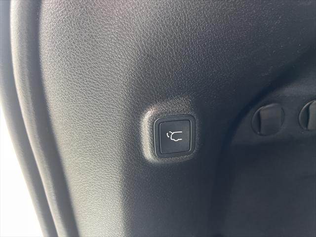 used 2020 Jeep Cherokee car, priced at $22,276