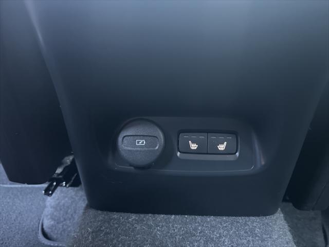 used 2021 Volvo XC40 car, priced at $22,490