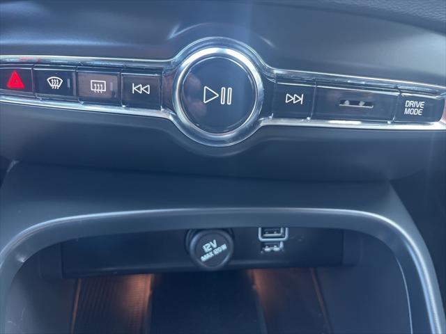 used 2021 Volvo XC40 car, priced at $22,490