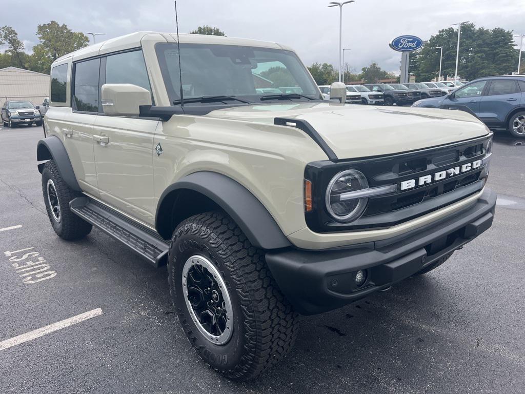 new 2025 Ford Bronco car, priced at $61,427