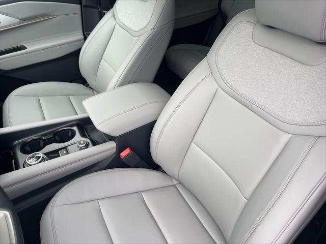 new 2025 Ford Explorer car, priced at $48,321