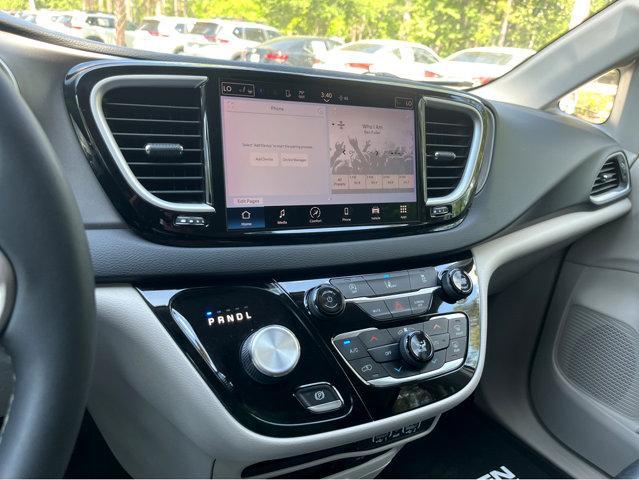 used 2022 Chrysler Pacifica car, priced at $22,000