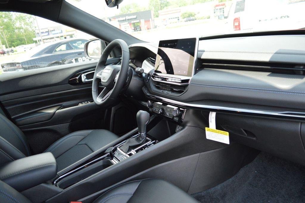new 2025 Jeep Compass car, priced at $28,620