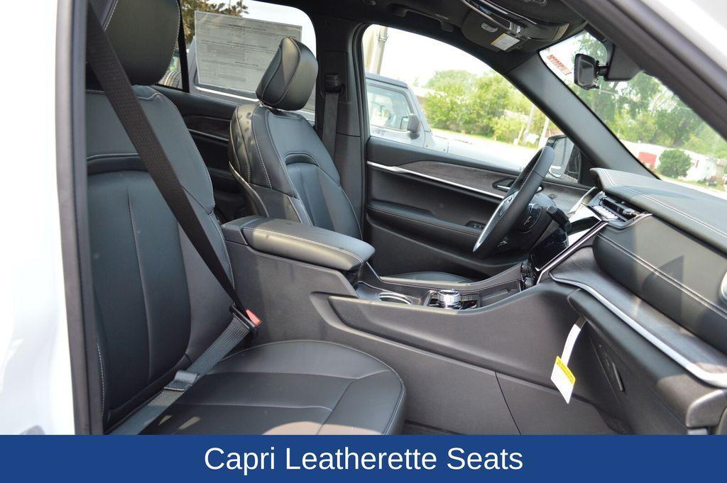 new 2025 Jeep Grand Cherokee car, priced at $49,415