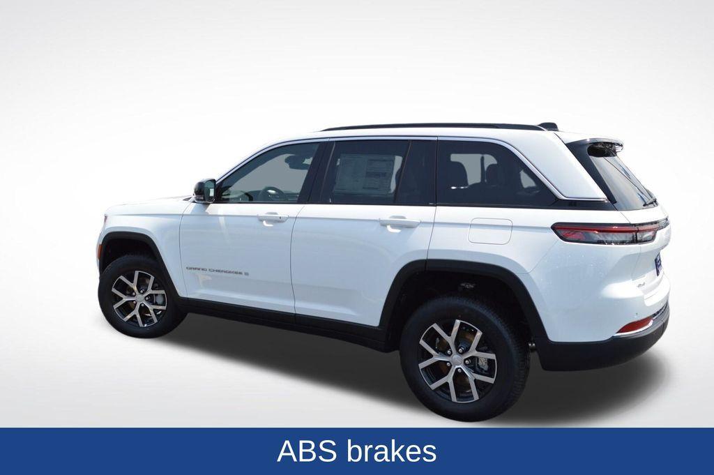 new 2025 Jeep Grand Cherokee car, priced at $49,415
