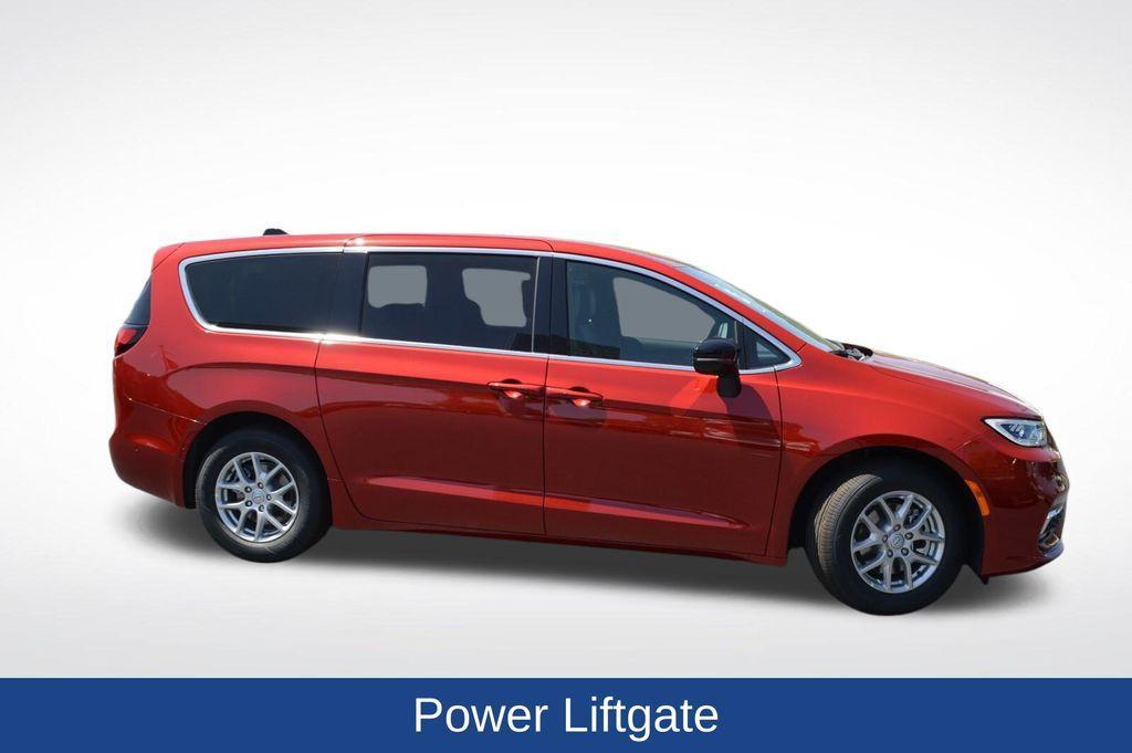 new 2025 Chrysler Pacifica car, priced at $42,947