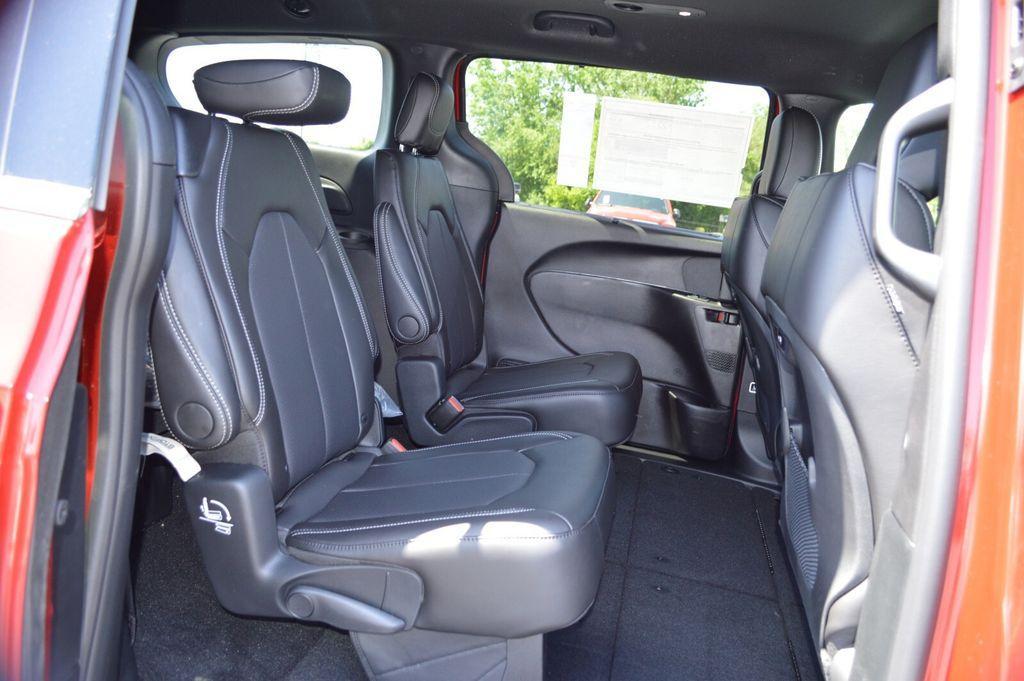 new 2025 Chrysler Pacifica car, priced at $42,947