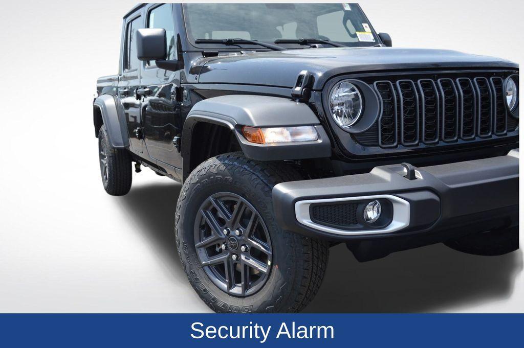 new 2025 Jeep Gladiator car, priced at $47,935