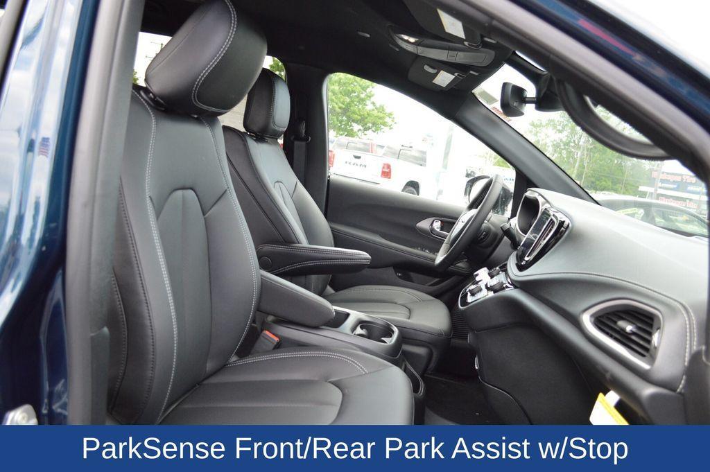 new 2025 Chrysler Pacifica Hybrid car, priced at $44,325