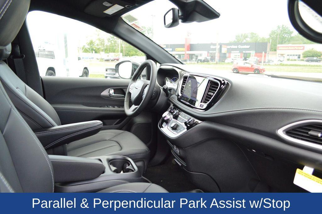 new 2025 Chrysler Pacifica Hybrid car, priced at $44,325
