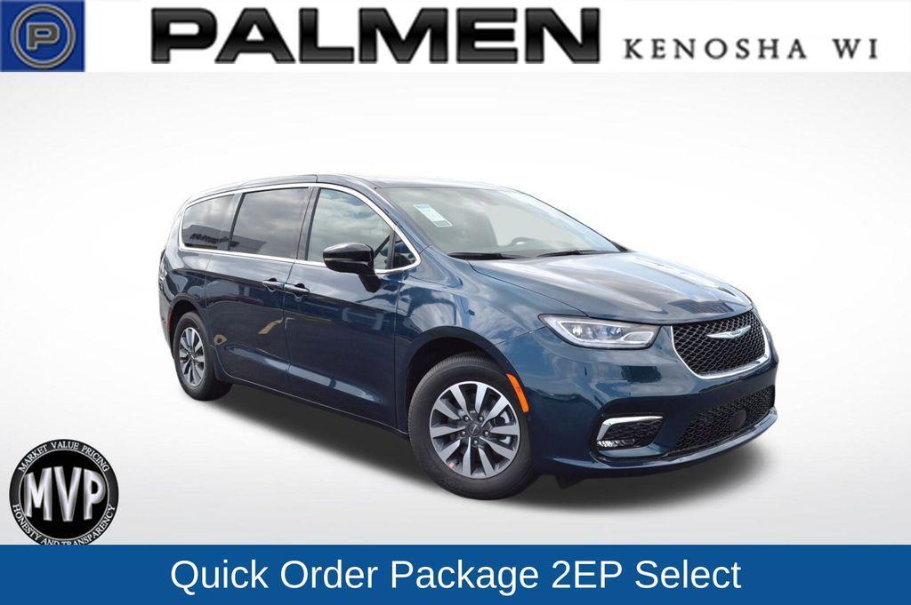 new 2025 Chrysler Pacifica Hybrid car, priced at $44,325