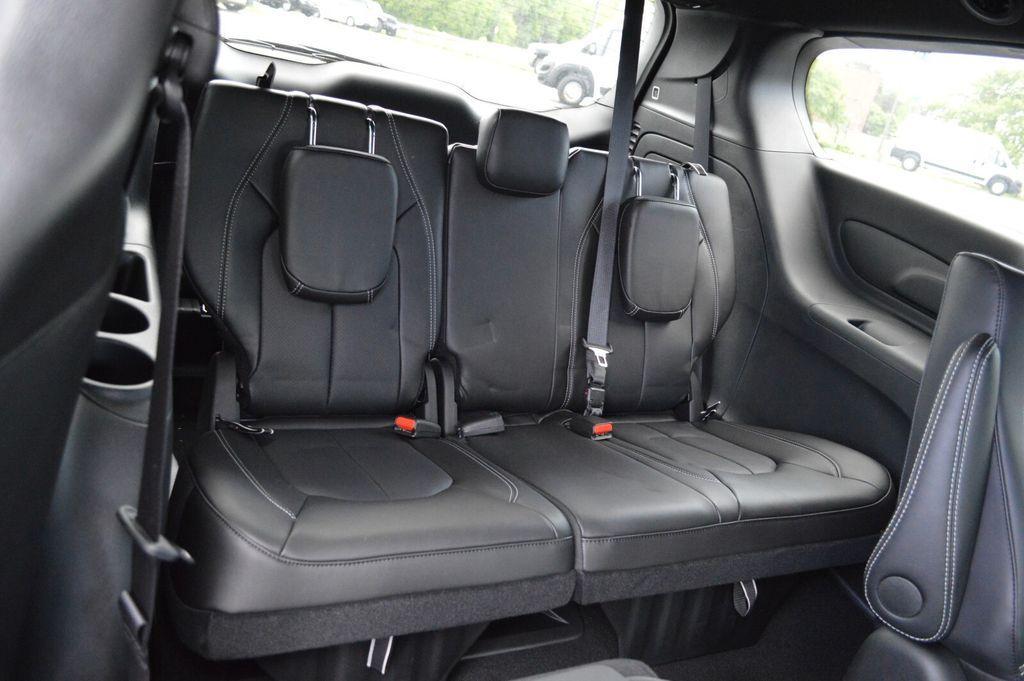 new 2025 Chrysler Pacifica Hybrid car, priced at $44,325