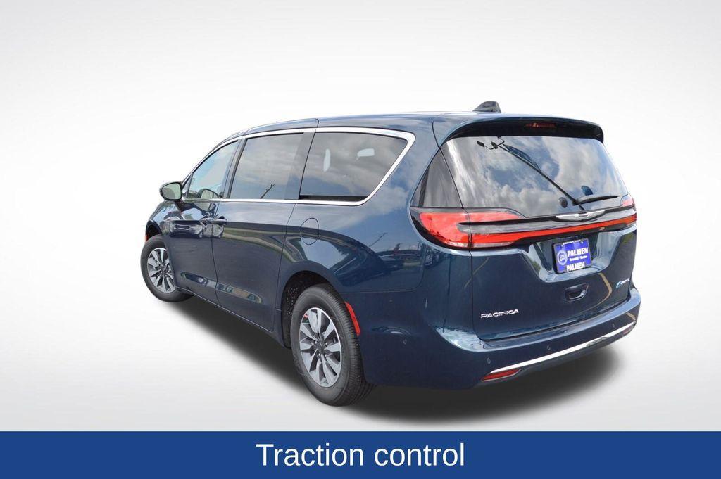 new 2025 Chrysler Pacifica Hybrid car, priced at $44,325