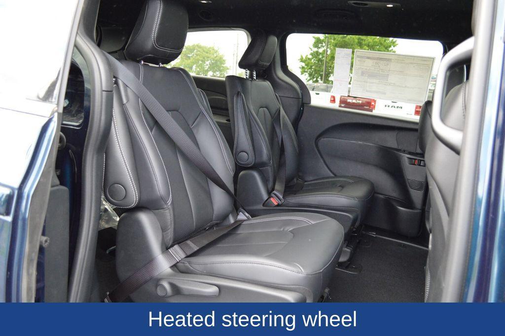 new 2025 Chrysler Pacifica Hybrid car, priced at $44,325