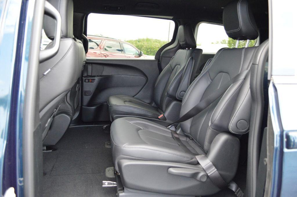 new 2025 Chrysler Pacifica Hybrid car, priced at $44,325