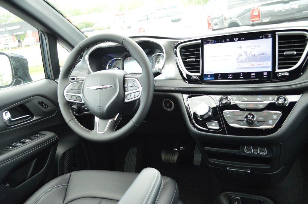 new 2025 Chrysler Pacifica Hybrid car, priced at $44,325