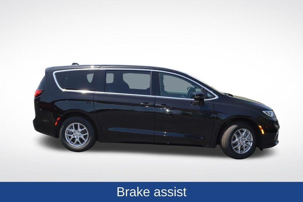 new 2025 Chrysler Pacifica car, priced at $41,278