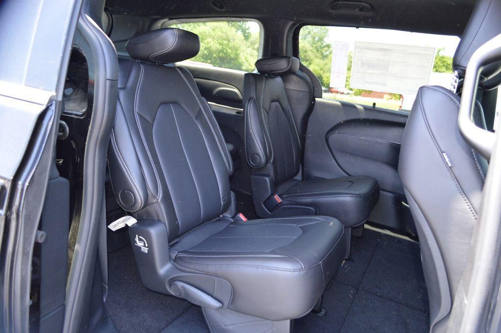 new 2025 Chrysler Pacifica car, priced at $41,278