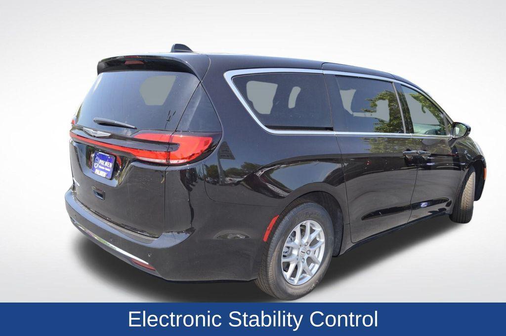 new 2025 Chrysler Pacifica car, priced at $41,278