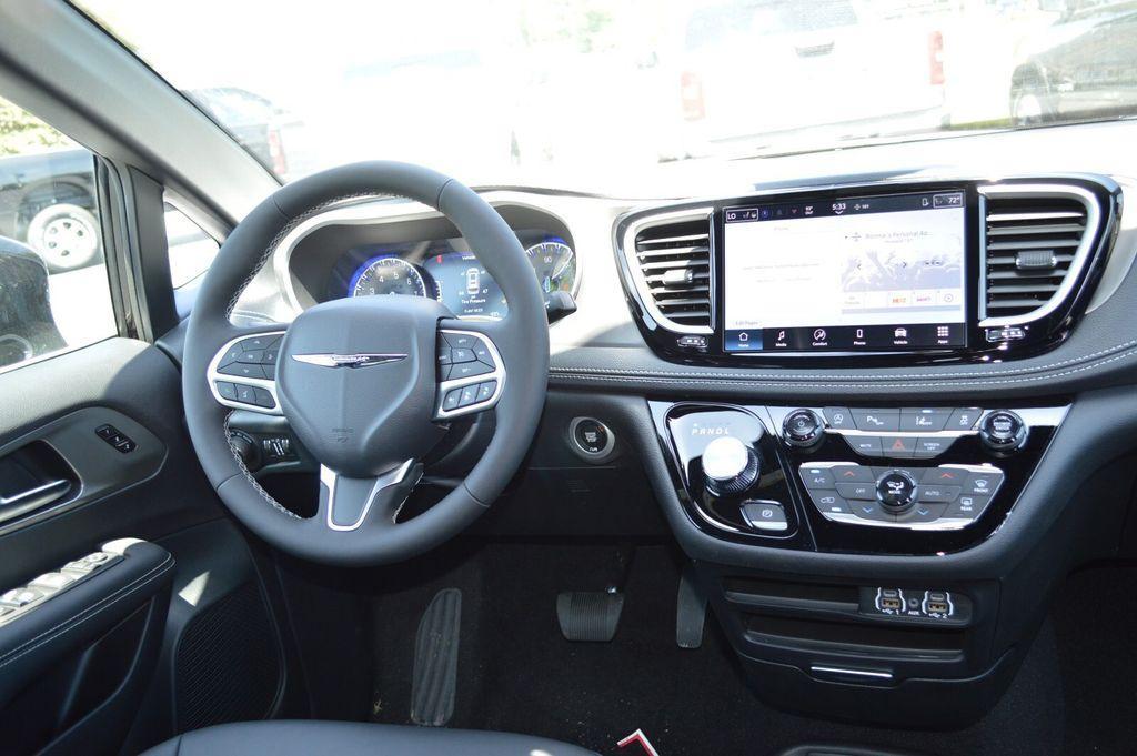 new 2025 Chrysler Pacifica car, priced at $41,278