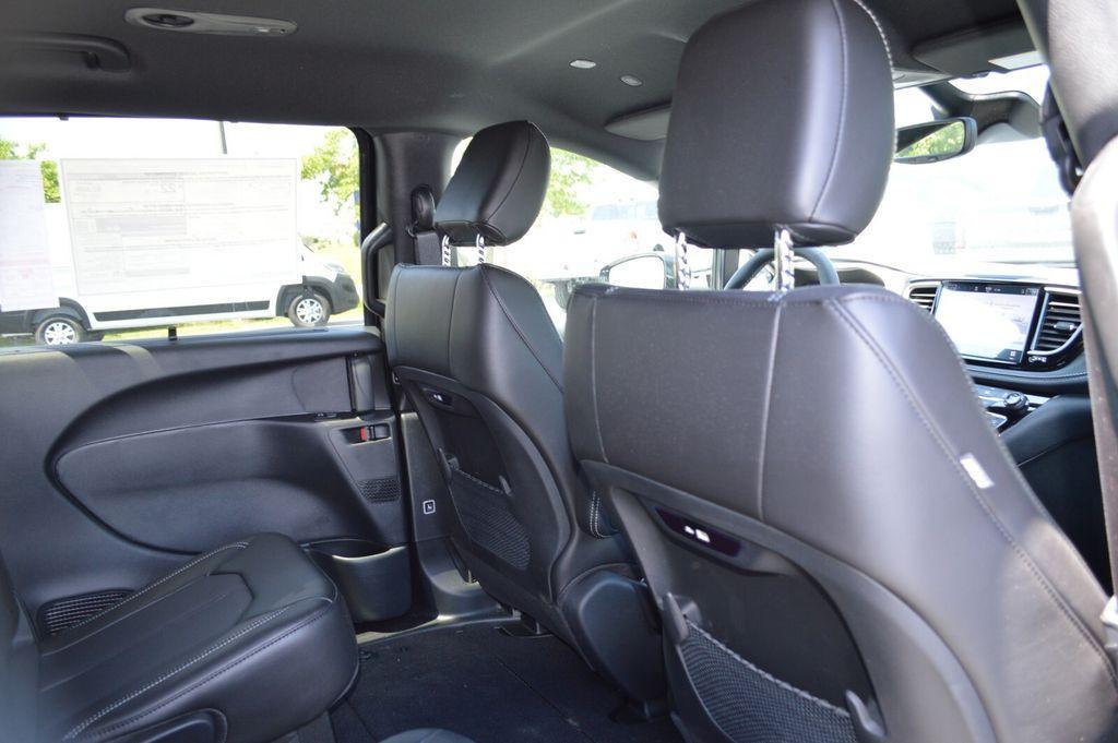 new 2025 Chrysler Pacifica car, priced at $41,278