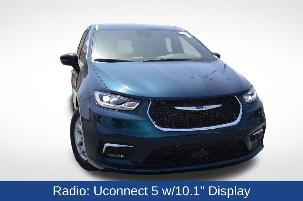 new 2025 Chrysler Pacifica car, priced at $42,947