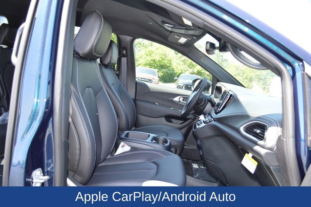 new 2025 Chrysler Pacifica car, priced at $42,947