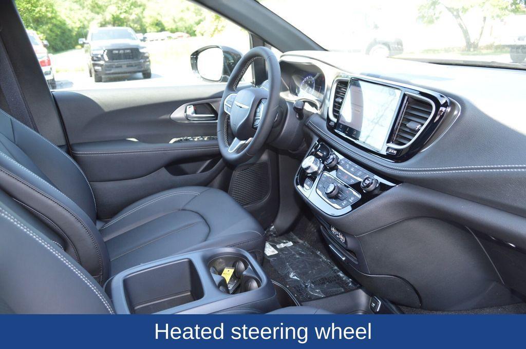 new 2025 Chrysler Pacifica car, priced at $42,947