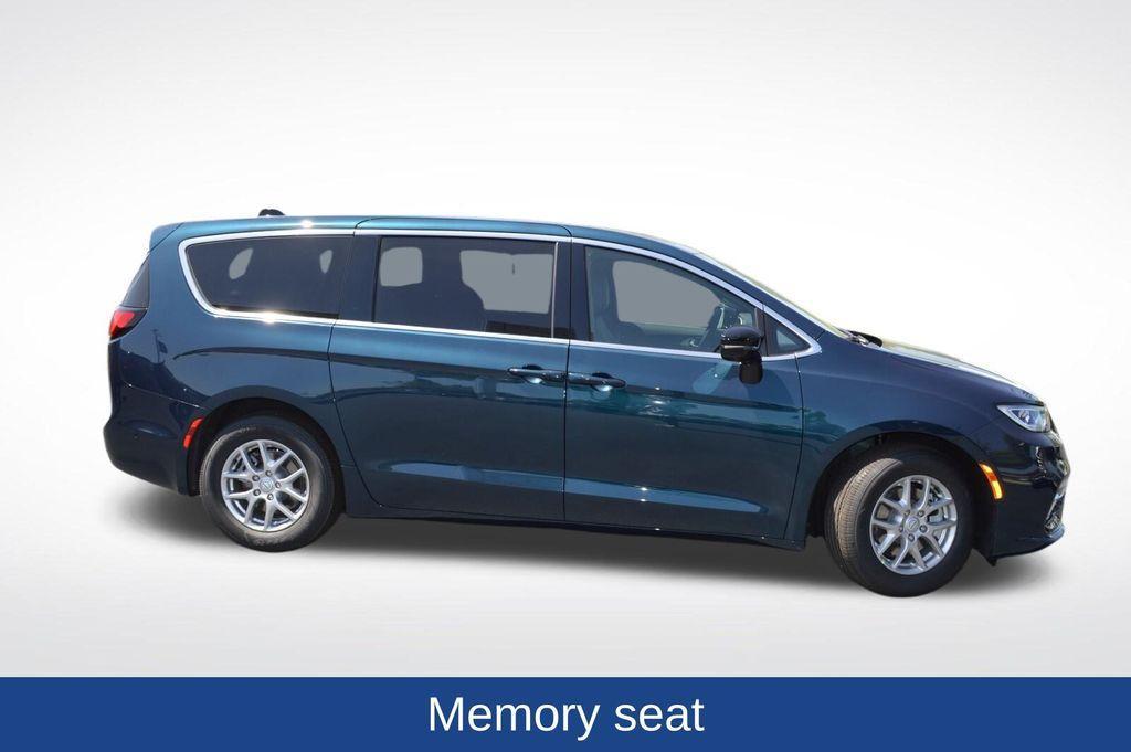 new 2025 Chrysler Pacifica car, priced at $42,947