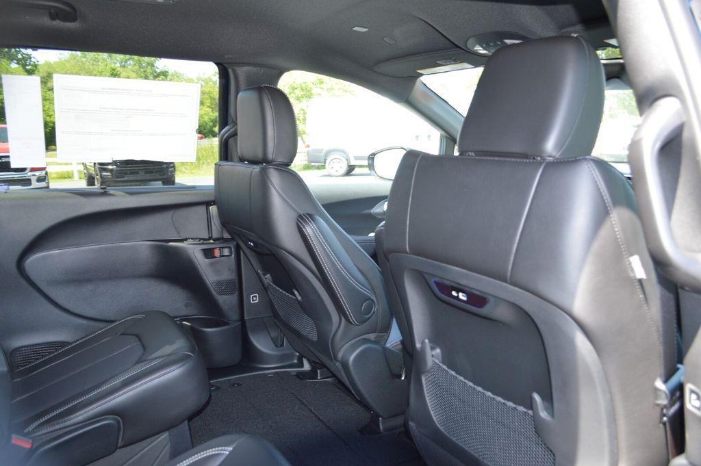 new 2025 Chrysler Pacifica car, priced at $42,947