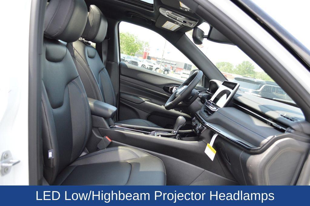 new 2025 Jeep Compass car, priced at $33,012
