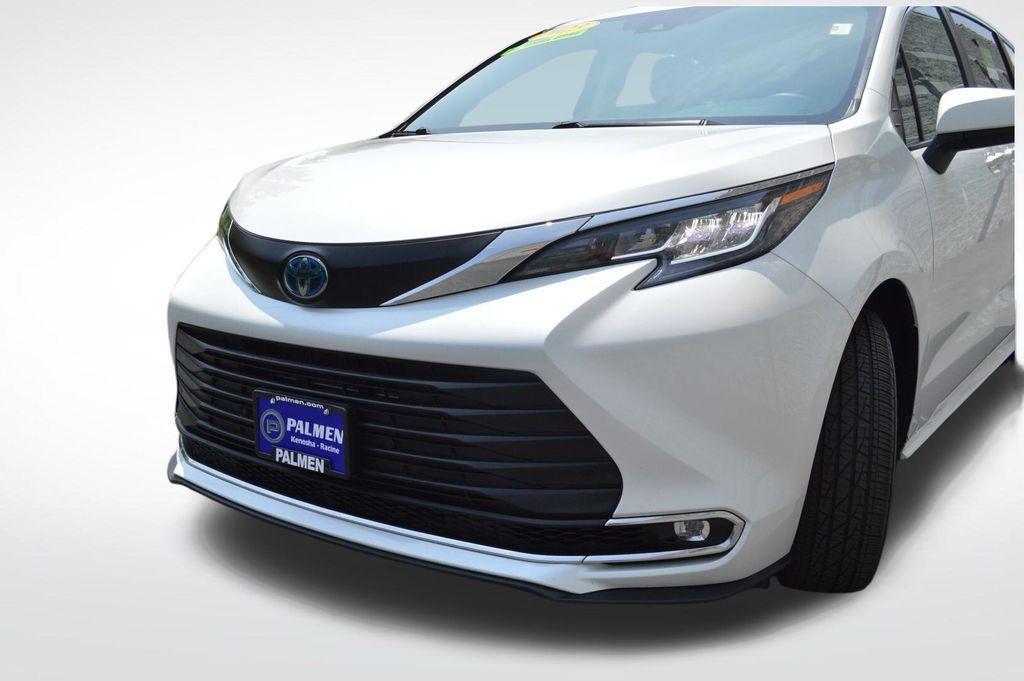 used 2023 Toyota Sienna car, priced at $40,900