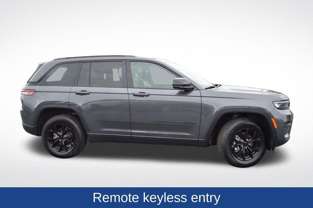 new 2025 Jeep Grand Cherokee car, priced at $43,273