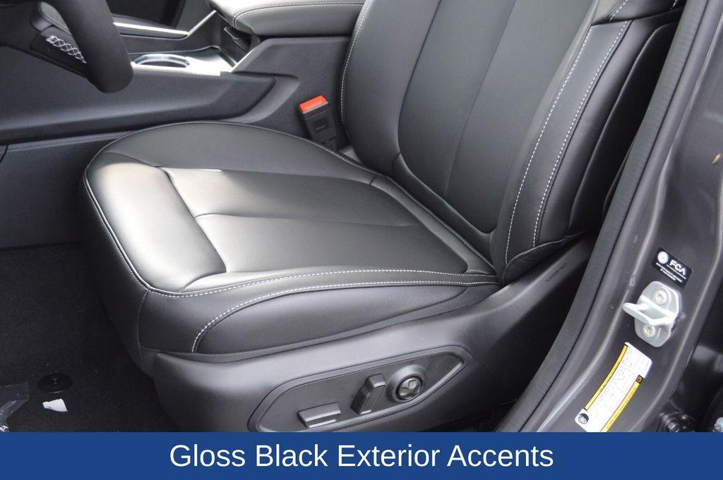 new 2025 Jeep Grand Cherokee car, priced at $51,480