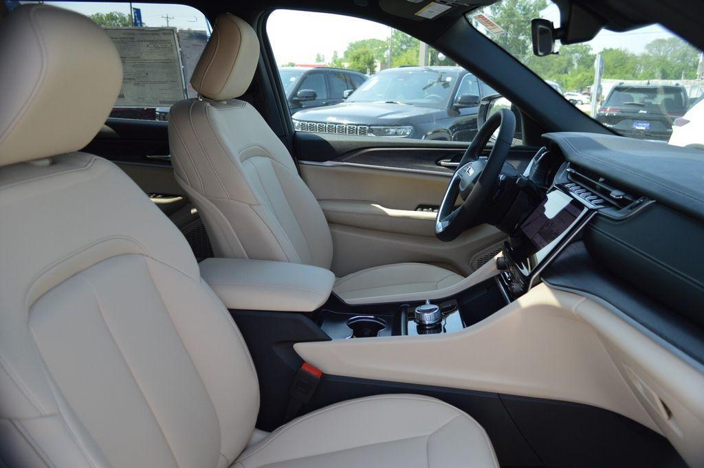 new 2025 Jeep Grand Cherokee L car, priced at $51,015