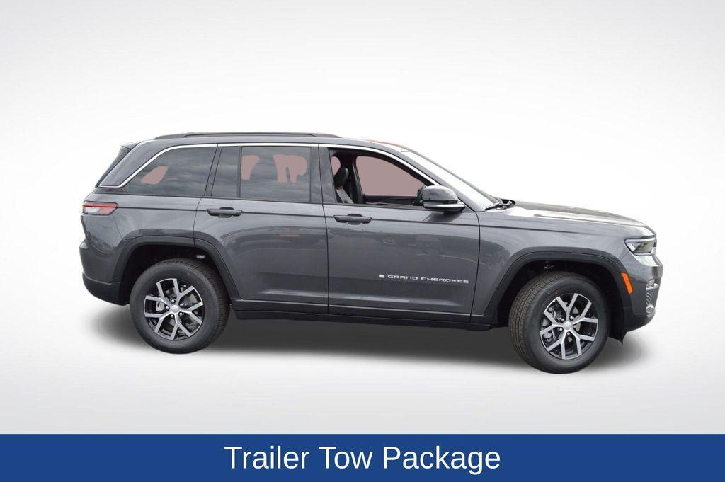 new 2025 Jeep Grand Cherokee car, priced at $48,755