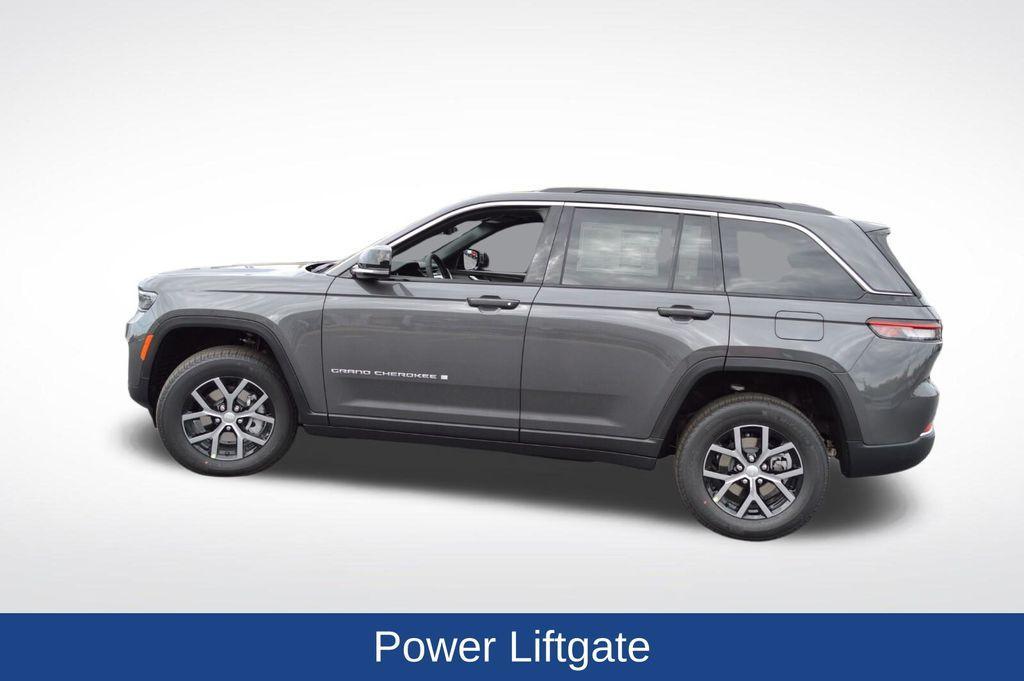 new 2025 Jeep Grand Cherokee car, priced at $48,755