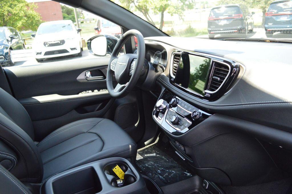 new 2025 Chrysler Pacifica car, priced at $42,482