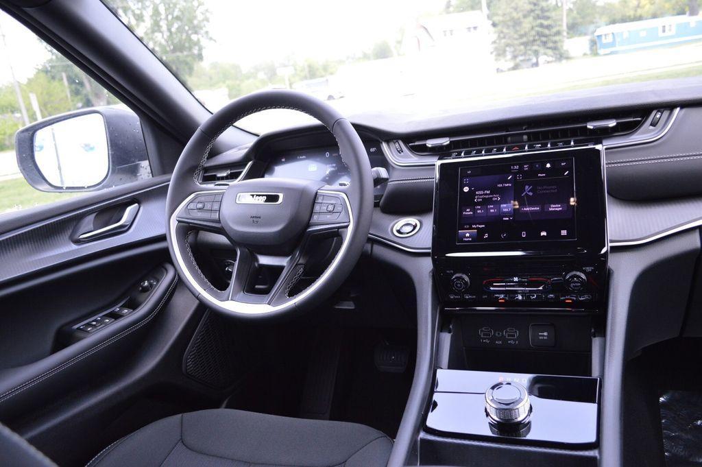 new 2025 Jeep Grand Cherokee L car, priced at $40,309