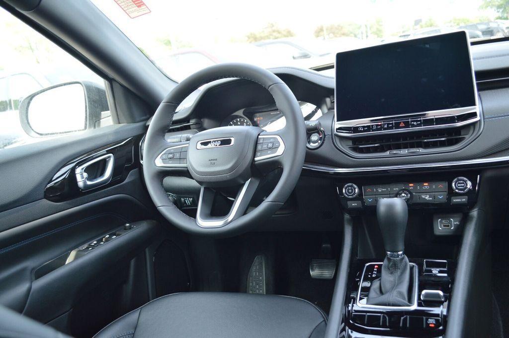 new 2025 Jeep Compass car, priced at $32,112