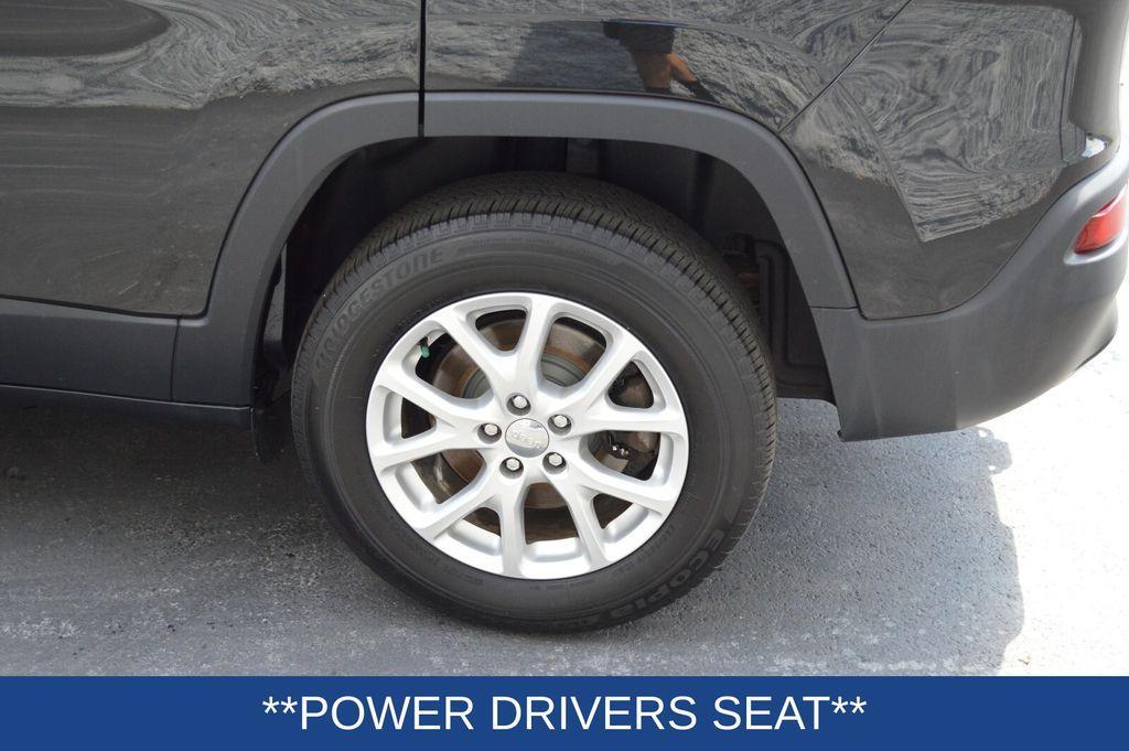 used 2016 Jeep Cherokee car, priced at $11,989