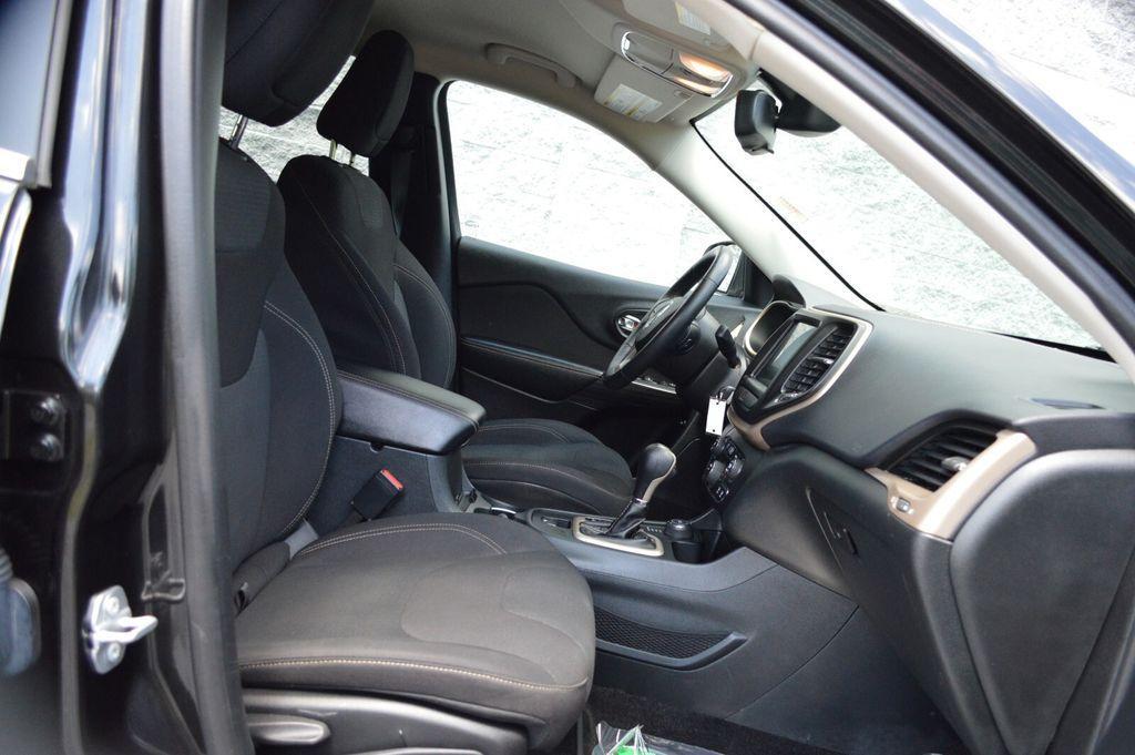 used 2016 Jeep Cherokee car, priced at $11,989