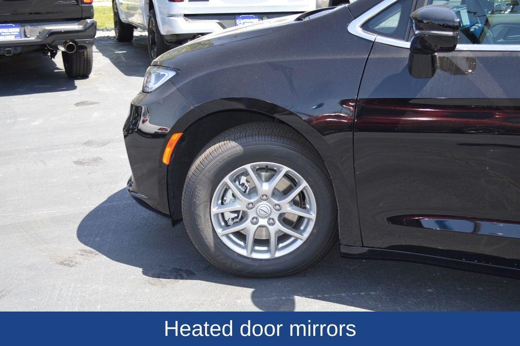 new 2025 Chrysler Pacifica car, priced at $43,853